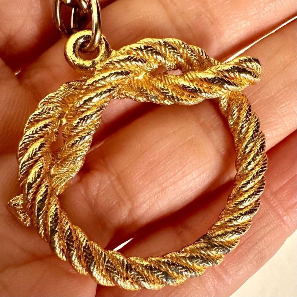 Gold tone vintage  twisted pendant necklace